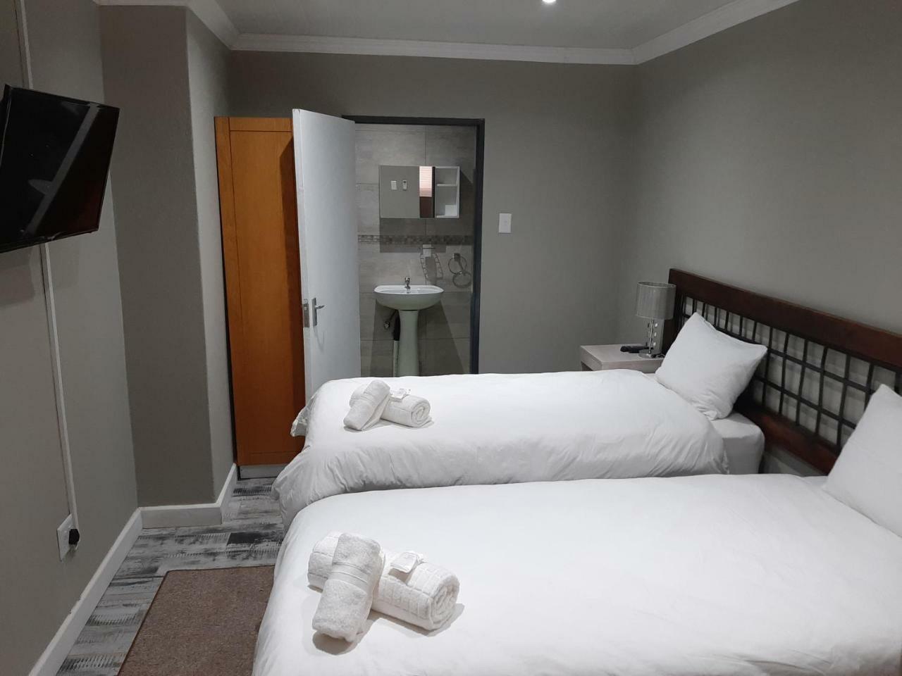 Lux Rooms On 37 Bloemfontein Exterior photo